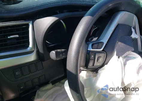 2019 Toyota Highlander Le z USA, uszkodzony, nr VIN 5TDBZRFH7KS960495